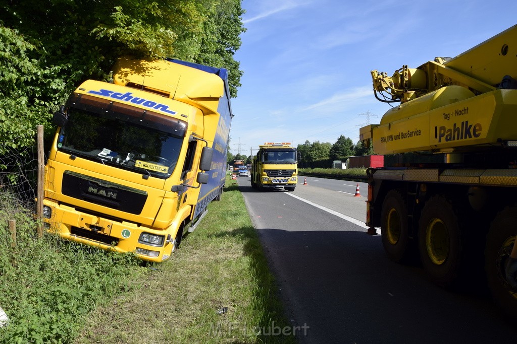 LKW in Boeschung A 3 Rich Frankfurt Hoehe Roesrath Lohmar P007.JPG - Miklos Laubert